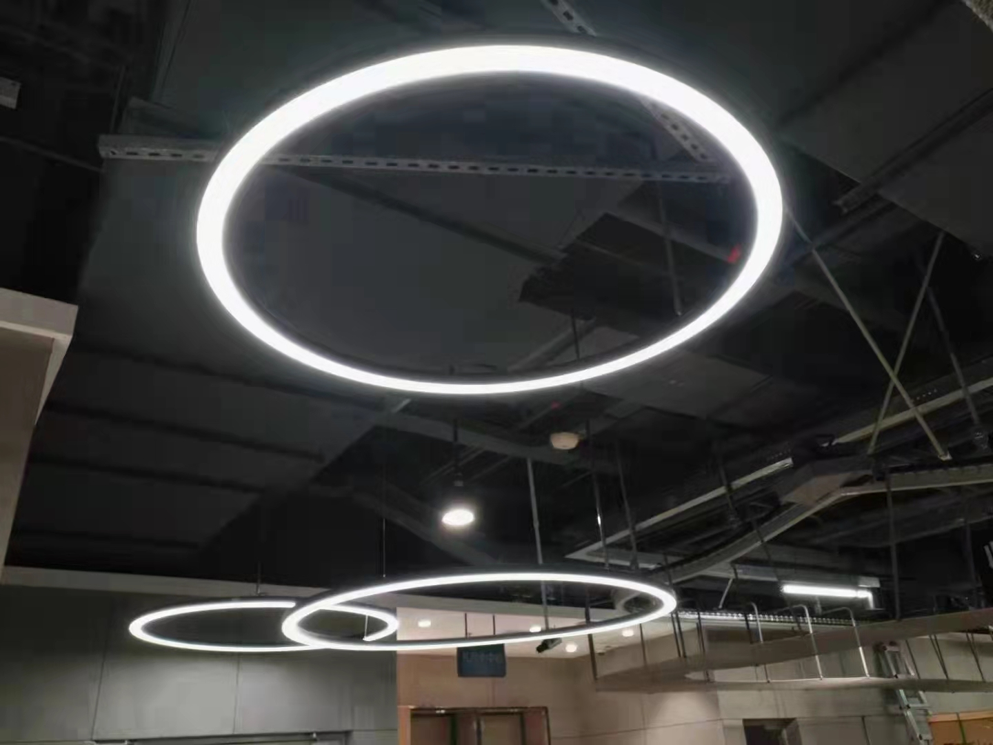 Miksi ihmiset pitävät LED-lineaarisesta valosta?